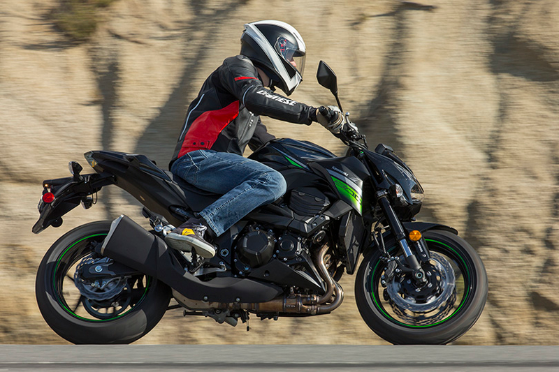 Illustration for article titled Ride Review: The 2015 Kawasaki Z800 Is A Sportbike Wasting Time Trying To Be Comfortable